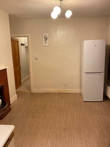 Lovely Spacious 1 Bedroom Apartment With Garden