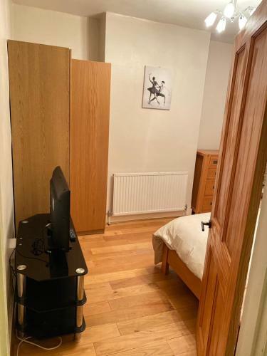 Lovely Spacious 1 Bedroom Apartment With Garden