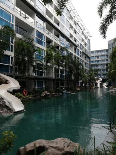 Centara Avenue Apartment 711