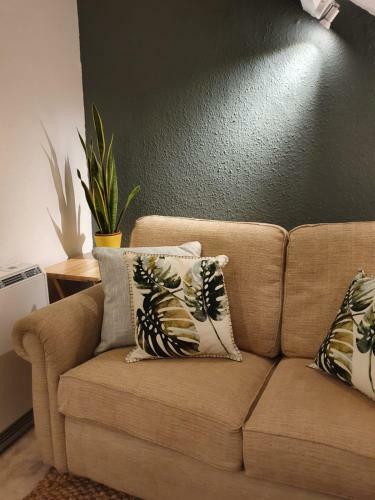 Colchester Villas - Stylish, Central & Spacious Apartment 9cv