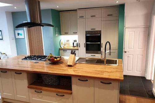 Spacious House With A Homely Touch In Truro