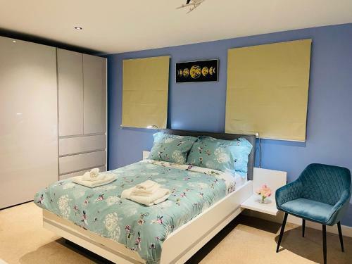 Cheerful 2-bed Townhouse In Wakefield With Parking