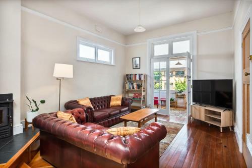 Warwick St Retreat! 3 Bedroom House With Parking