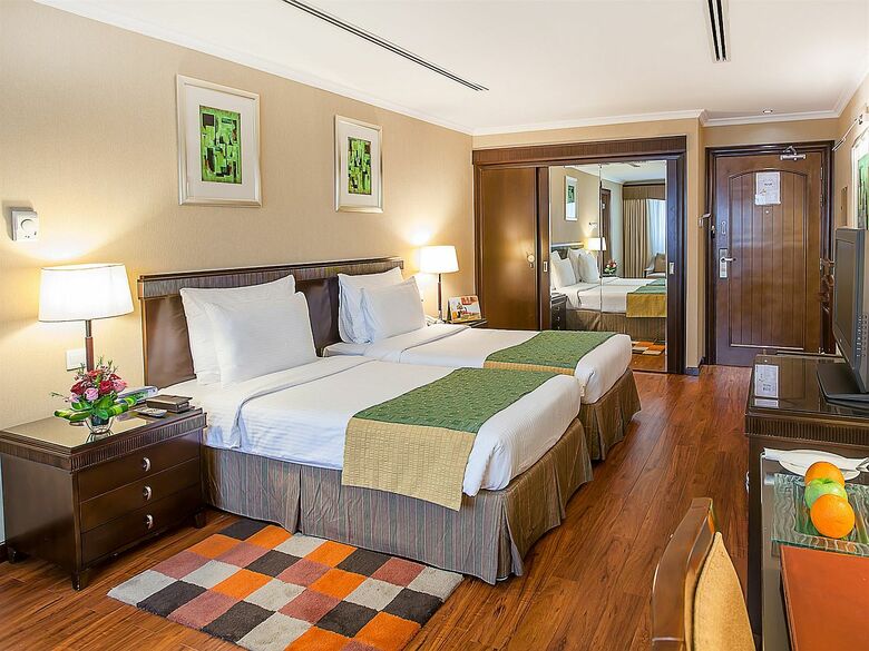 Hotel Howard Johnson Plaza By Wyndham Dubai