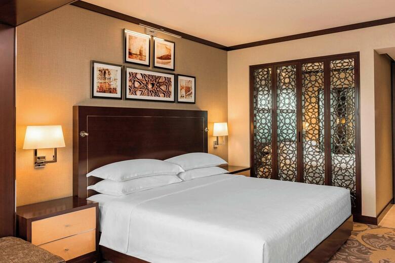 Sheraton Dubai Creek Hotel And Towers