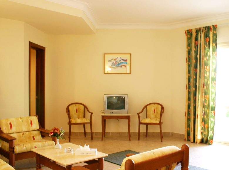 Hotel Falcon Hills