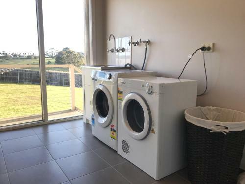 Luxury 4br Home With King Bed Lakes Entrance