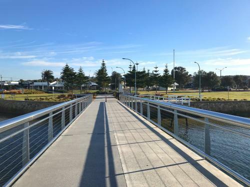 Luxury 4br Home With King Bed Lakes Entrance