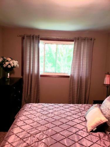 Sweet Paradise In Niagara-on-the-lake