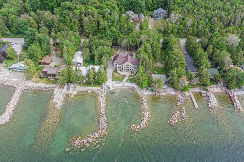Villa Selena-lakefront-families Only-boat Launch