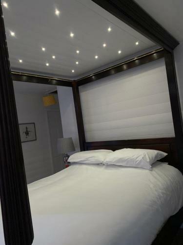 Magpie 1 Hot Tub Huntersmoon-warminster-bath-wiltshire