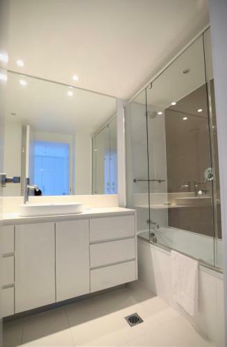 H Luxury Apartment At Surfers Paradise High Floor