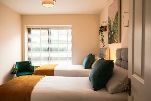 Emerald Court Executive Watford Central Apartment By Crew Homes