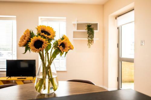 Emerald Court Executive Watford Central Apartment By Crew Homes