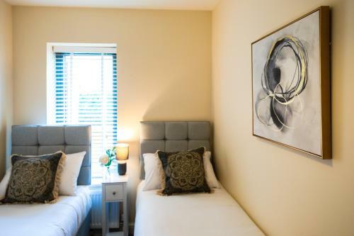 Emerald Court Executive Watford Central Apartment By Crew Homes