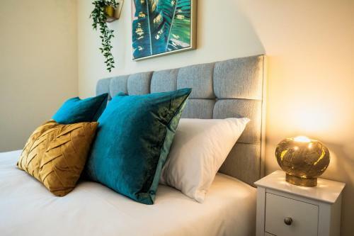 Emerald Court Executive Watford Central Apartment By Crew Homes