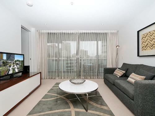 Executive 2 Bed 1 Bath Apartment At Oracle Broadbeach Inc Free Parking