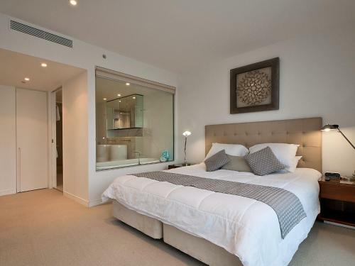 Executive 2 Bed 1 Bath Apartment At Oracle Broadbeach Inc Free Parking