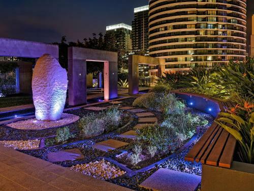 Executive 2 Bed 1 Bath Apartment At Oracle Broadbeach Inc Free Parking