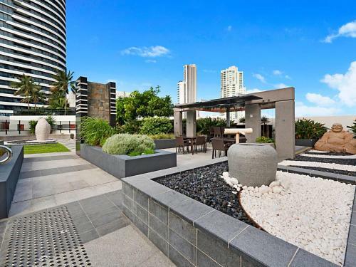 Executive 2 Bed 1 Bath Apartment At Oracle Broadbeach Inc Free Parking