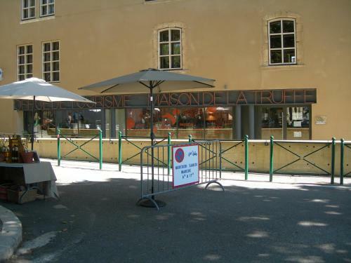 Hostal B&B Villa Les Tamaris