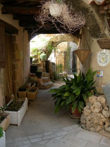 Hostal B&B Villa Les Tamaris