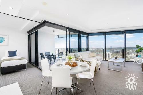 Apartamento Circle On Cavill 1 Bedroom Spa & Study, Hinterland View - Qstay