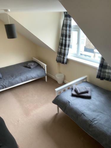 Cosy 3-bedroom House, Stones Throw To Beach