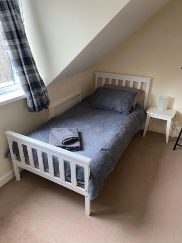 Cosy 3-bedroom House, Stones Throw To Beach