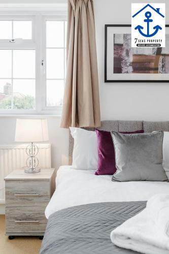 Luxury Town House Windsor With Garden And Parking