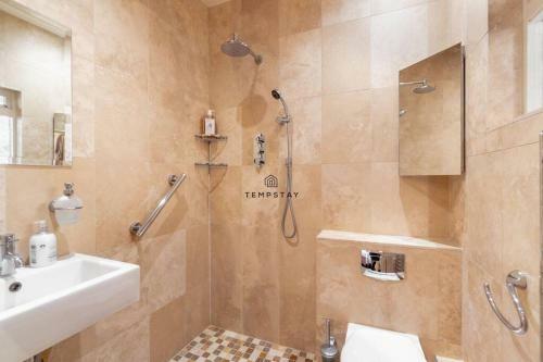 Apartamento 5 Min To Castle & Shops - Charming Character Home