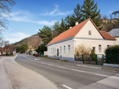 Tasteful Villa In Hinterbr�hl With Private Pool