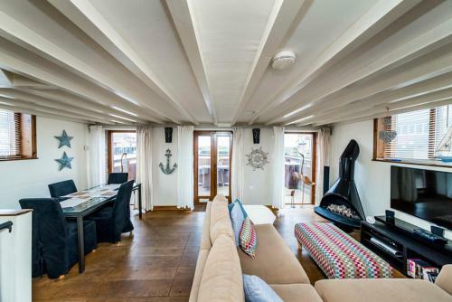 The Boathouse