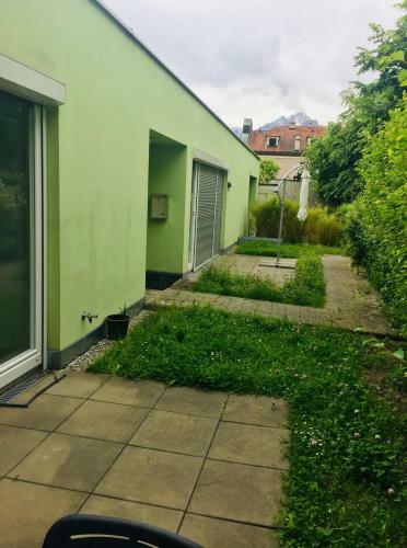 Moderner Stadtbungalow Mit 2 Terrassen Und Privatem Garten