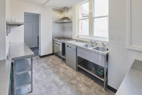 Host & Stay - Cook's Quarters