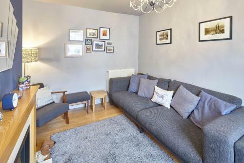 Host & Stay - May House