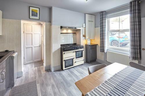 Host & Stay - May House