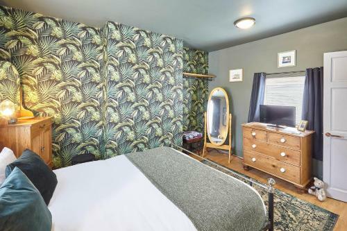 Host & Stay - May House