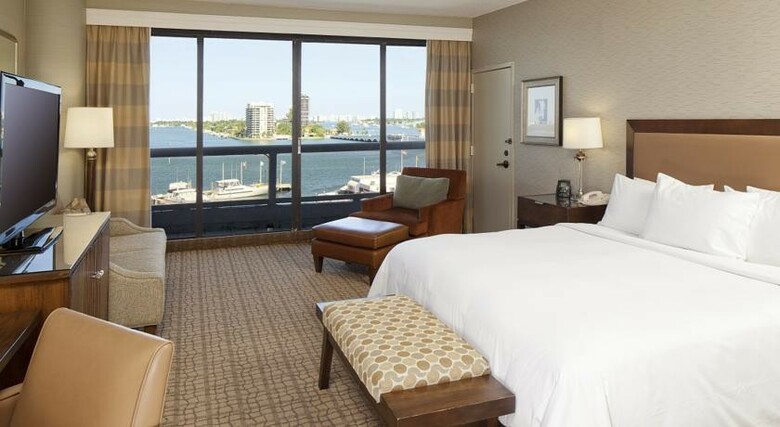 Hampton Inn & Suites By Hilton Miami Brickell Hotel