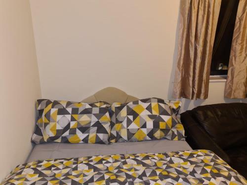 City Centre Room In 2 Bedroom Flat - Free Parking