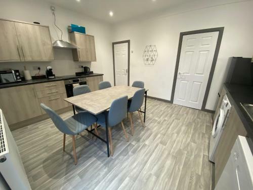 Silver Stag Properties, Large 5 Bedroom Property With 5 Bathrooms