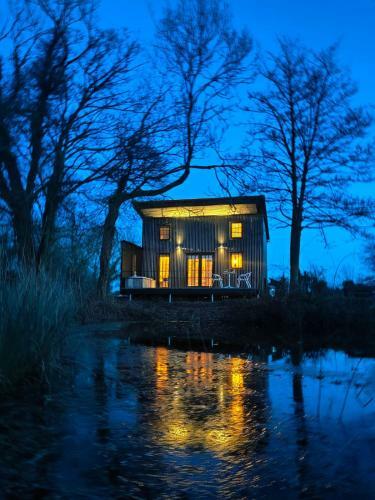 Apartamento The Water Shack - Amazing Tiny House Retreat