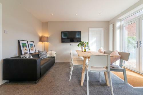 Beautiful 6 Bedroom Holiday Home, Manchester