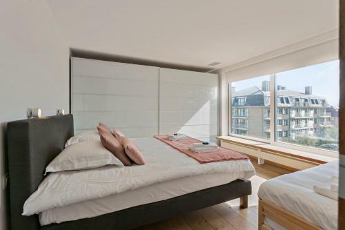 Modern Architectural House 5 Min From Beach With Great Private Garden