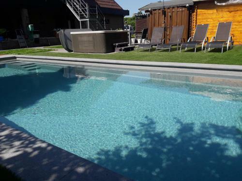 Apartamento Appartement All In & Zwembad