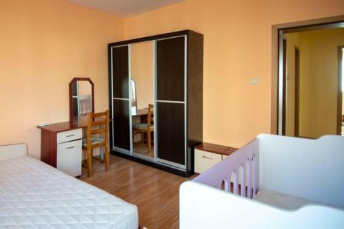 Spacious Family Friendly Apartment - 5 Min From The Beach!