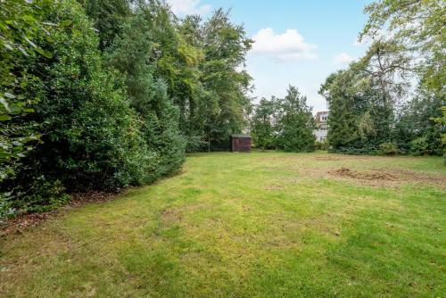 Green Tiles - Large 5 Bedroom Property