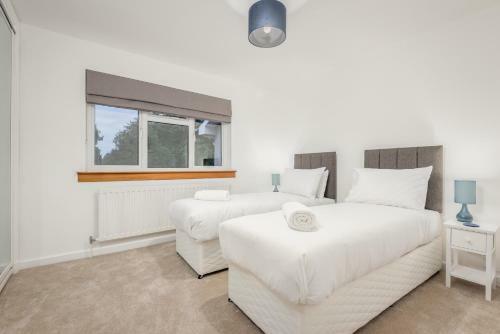 Green Tiles - Large 5 Bedroom Property