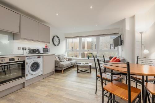 Murrays Bridge - Central Apartment With Parking