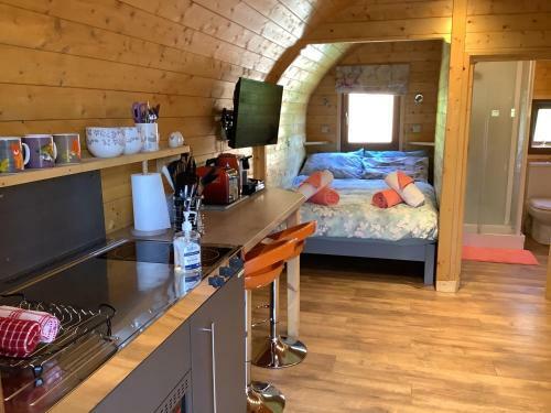 Hostal Little London Bed & Breakfast And Glamping Pod